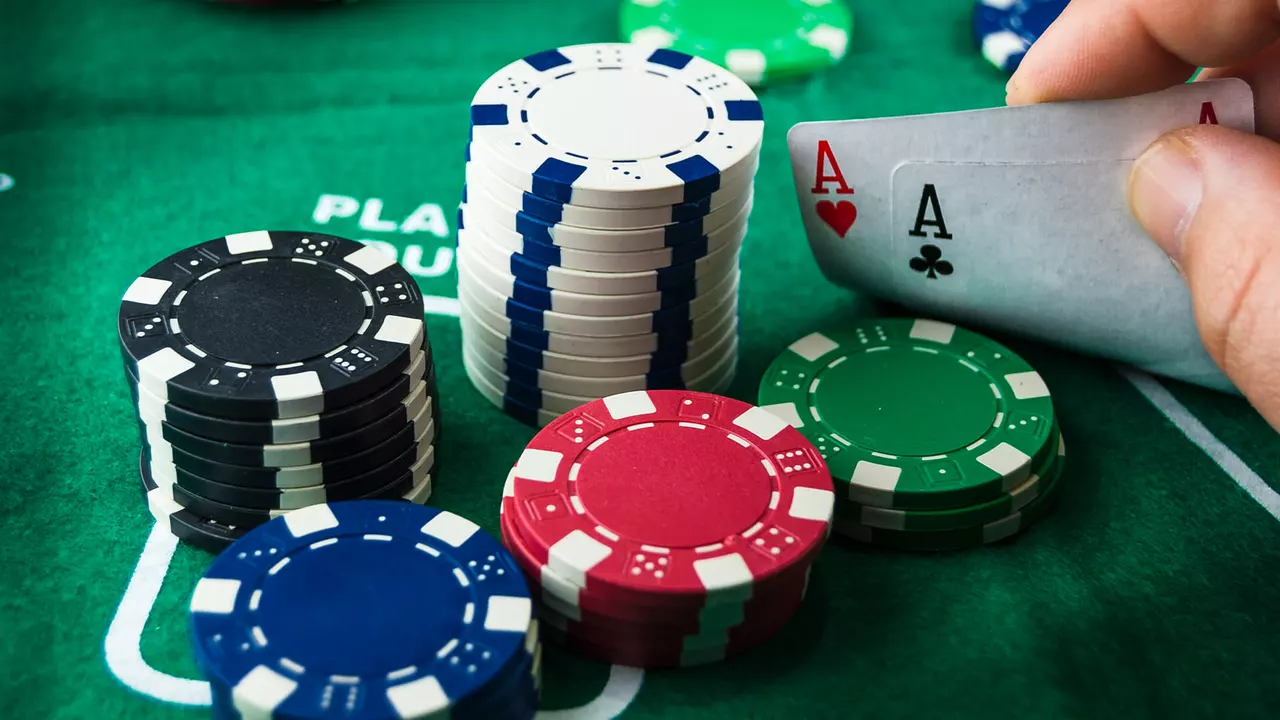 Apakah ada yang berhasil membuat dan menggunakan chip poker palsu?